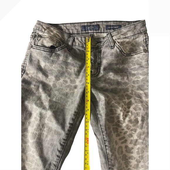 Jessica Simpson Forever Skinny Y2K Style Leopard Acid Wash Jean Low Rise Size 27 - Picture 10 of 13